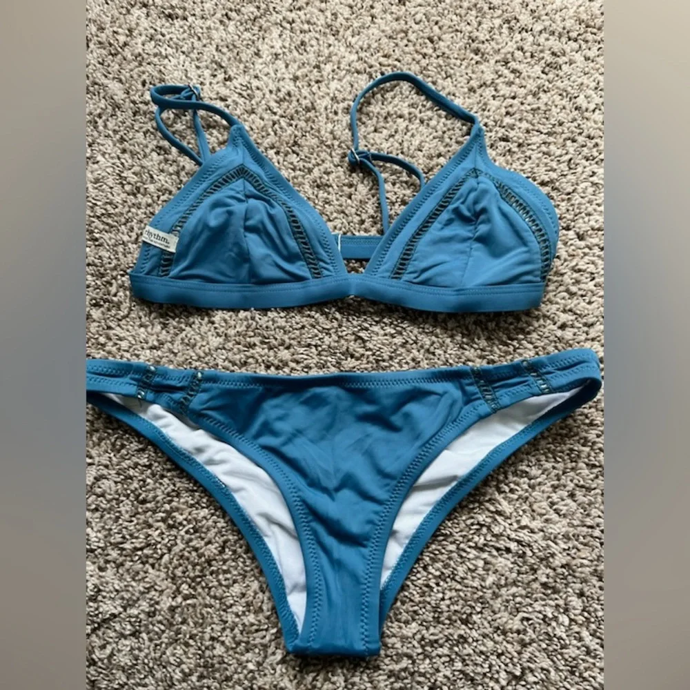 Bikini - Picture 1 of 1